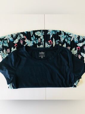 New York & Company Pleated Manhattan Top Size M